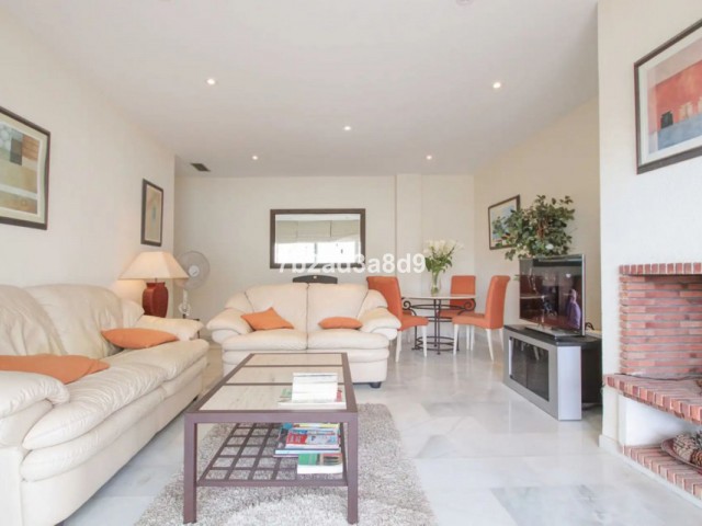 2 Bedrooms Apartment in Nueva Andalucía