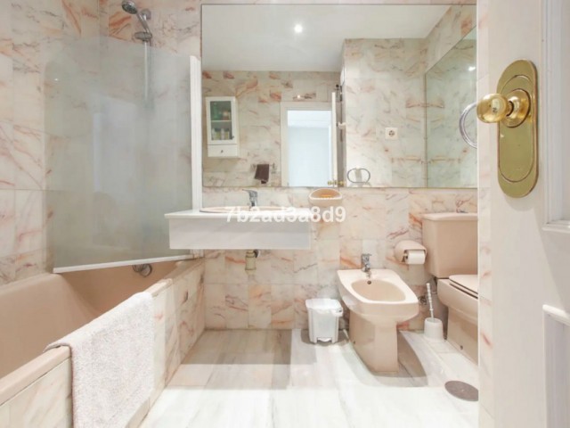 2 Bedrooms Apartment in Nueva Andalucía