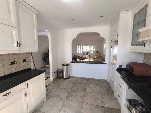 Apartment, El Presidente, R5139049