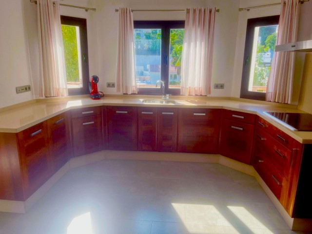 4 Bedrooms Villa in Campo Mijas