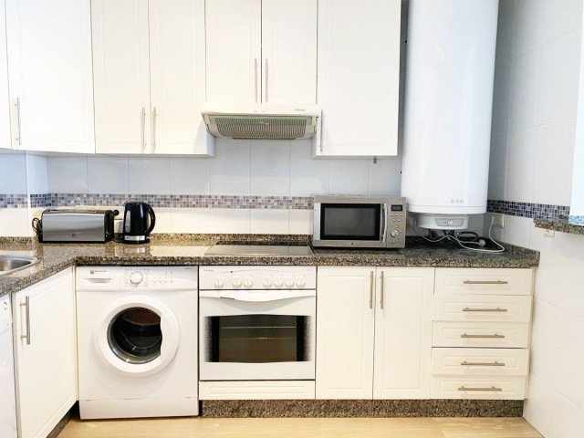 Apartamento con 3 Dormitorios  en Carvajal