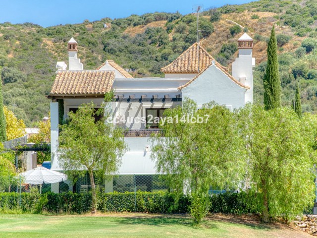 3 Bedrooms Villa in Estepona