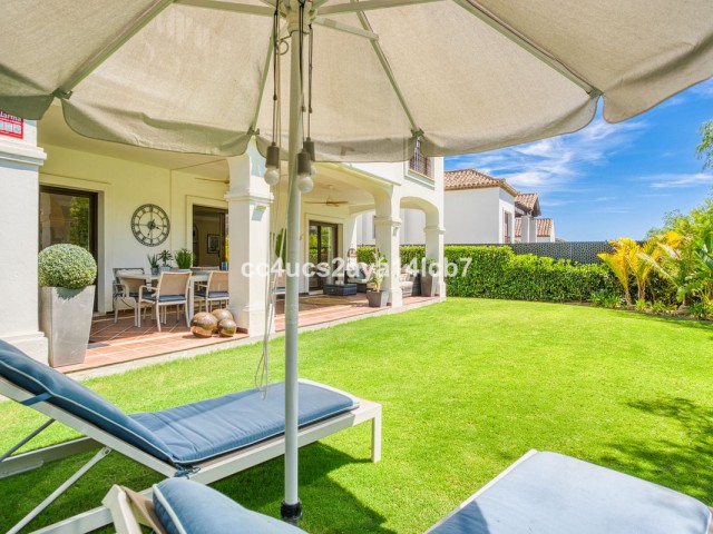 3 Bedrooms Villa in Estepona