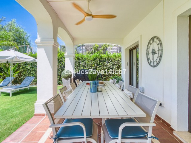 3 Bedrooms Villa in Estepona