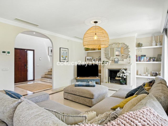3 Bedrooms Villa in Estepona