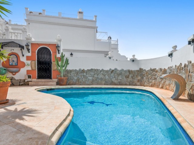 4 Bedrooms Townhouse in Nueva Andalucía