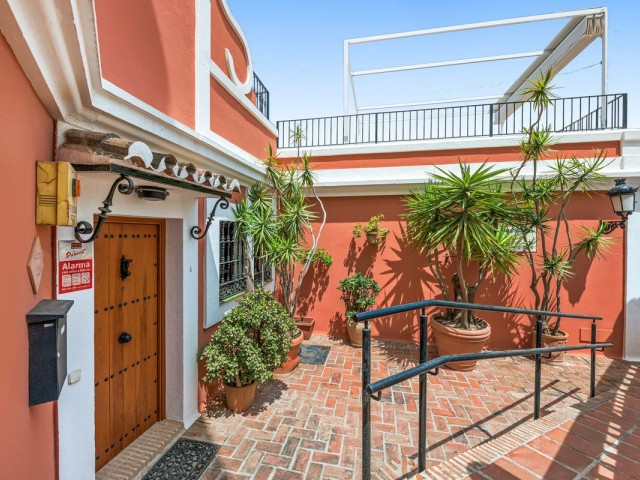4 Bedrooms Townhouse in Nueva Andalucía