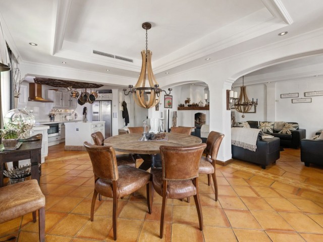 4 Bedrooms Townhouse in Nueva Andalucía