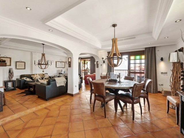 4 Bedrooms Townhouse in Nueva Andalucía