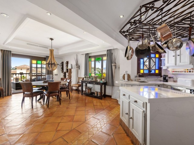 4 Bedrooms Townhouse in Nueva Andalucía