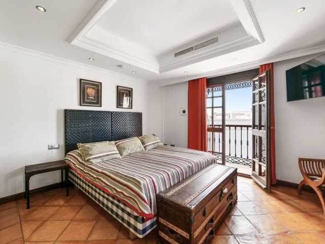 4 Bedrooms Townhouse in Nueva Andalucía