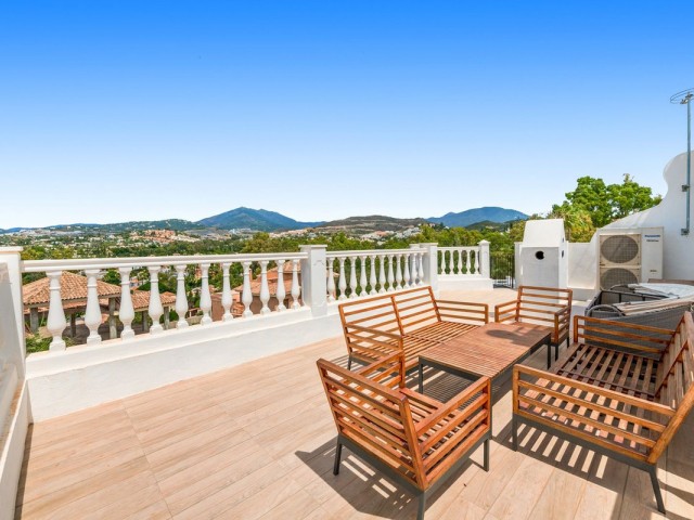 4 Bedrooms Townhouse in Nueva Andalucía