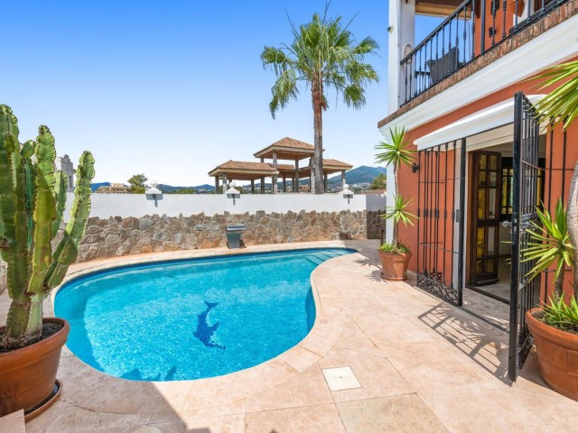 4 Bedrooms Townhouse in Nueva Andalucía