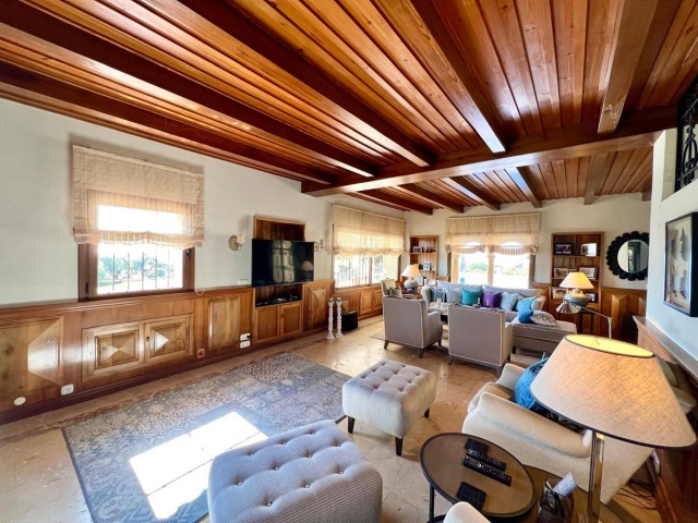 4 Soveroms Villa i Elviria