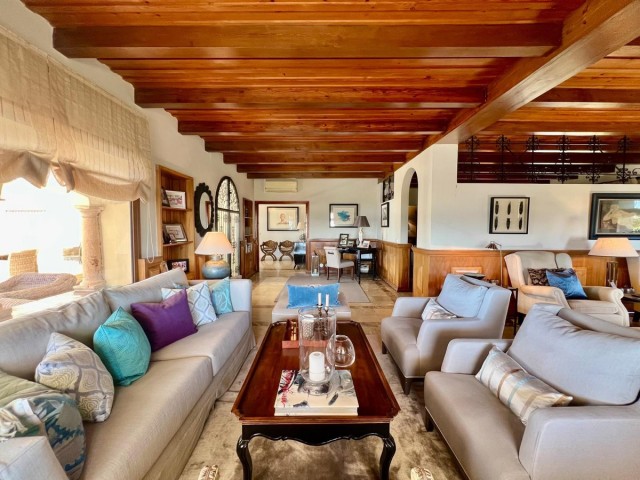 4 Soveroms Villa i Elviria