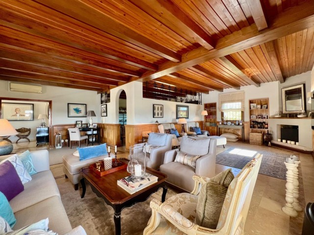 4 Schlafzimmer Villa in Elviria