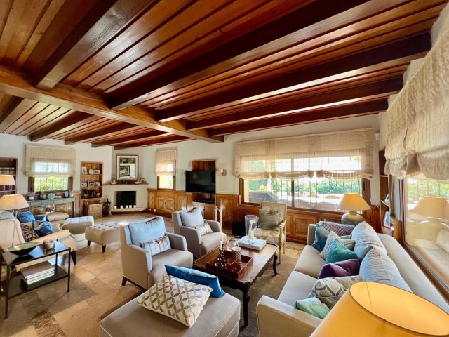 4 Schlafzimmer Villa in Elviria