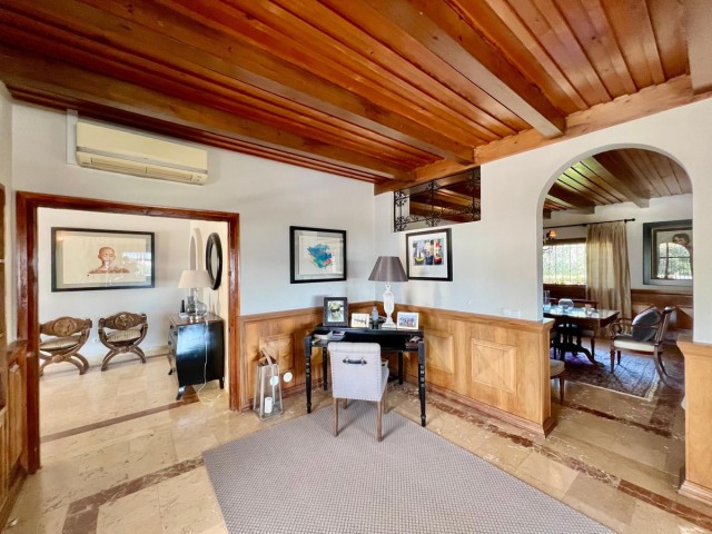 4 Schlafzimmer Villa in Elviria