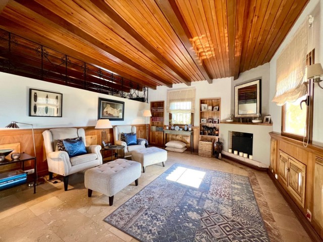 4 Schlafzimmer Villa in Elviria