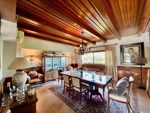 4 Schlafzimmer Villa in Elviria