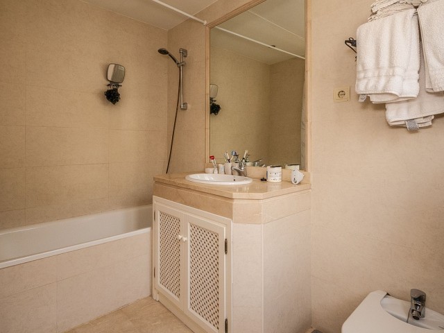 Apartamento con 2 Dormitorios  en Cabopino
