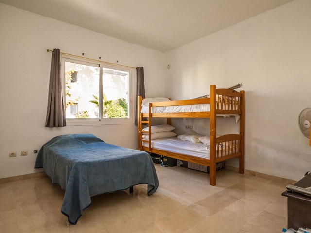 Apartamento con 2 Dormitorios  en Cabopino
