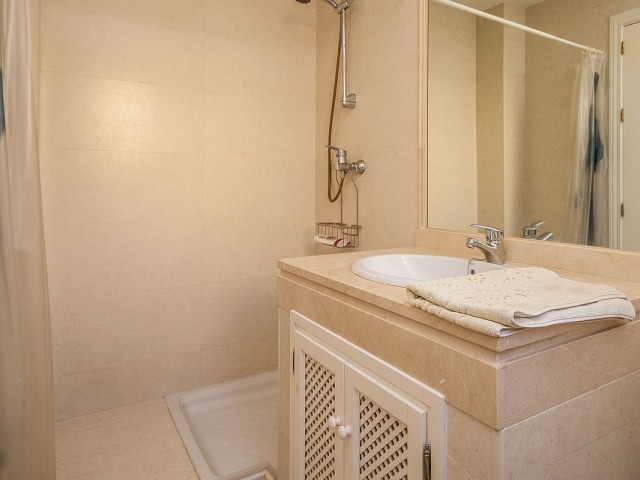 Apartamento con 2 Dormitorios  en Cabopino
