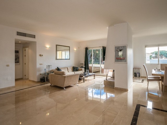 Apartamento con 2 Dormitorios  en Cabopino