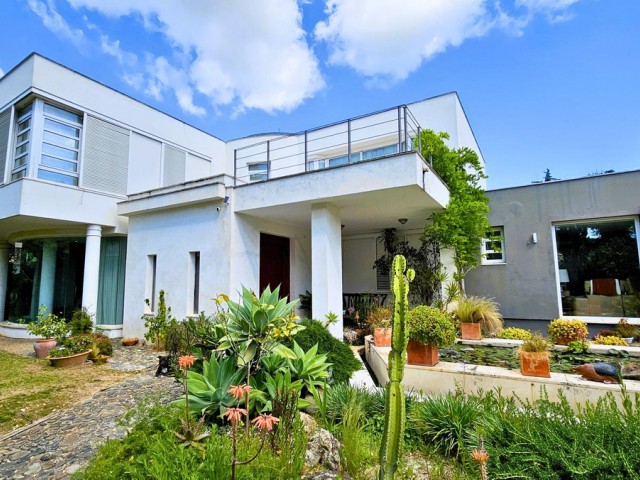 5 Bedrooms Villa in Sotogrande Alto