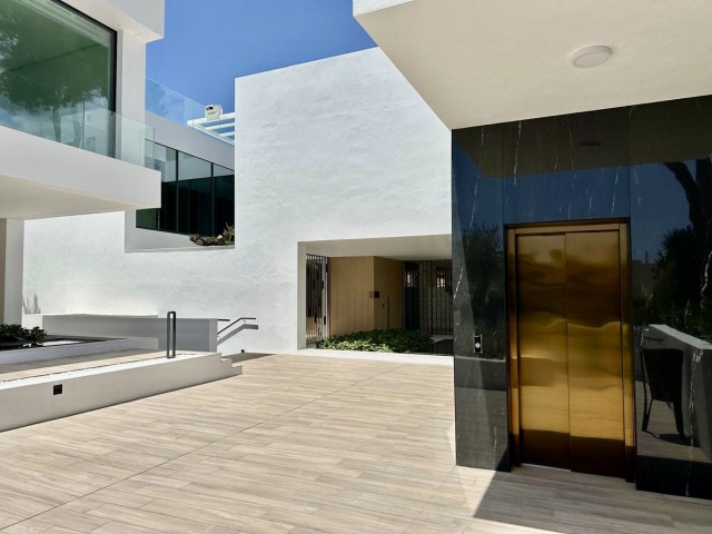 4 Bedrooms Villa in Nueva Andalucía