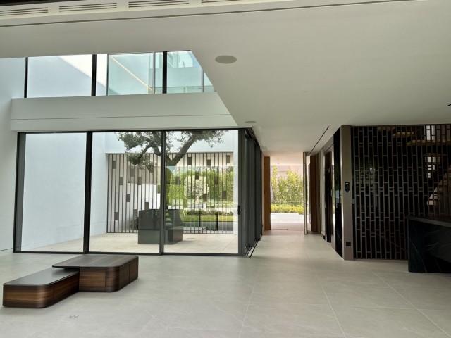 4 Bedrooms Villa in Nueva Andalucía