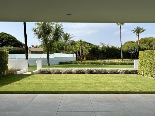 4 Bedrooms Villa in Nueva Andalucía