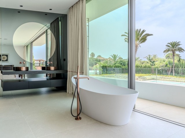 4 Bedrooms Villa in Nueva Andalucía