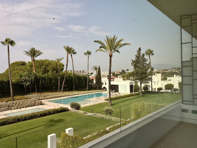 4 Bedrooms Villa in Nueva Andalucía