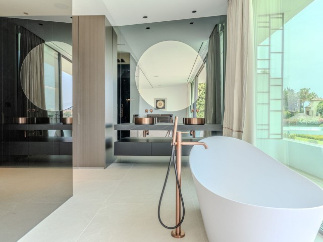 4 Bedrooms Villa in Nueva Andalucía