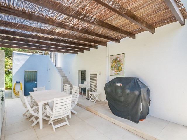 5 Bedrooms Villa in Elviria