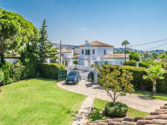 5 Bedrooms Villa in Elviria