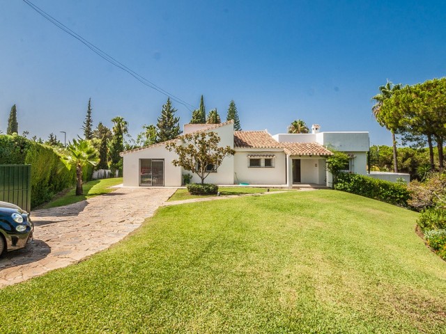 Villa con 5 Dormitorios  en Elviria