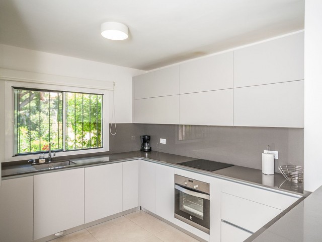 Villa con 5 Dormitorios  en Elviria