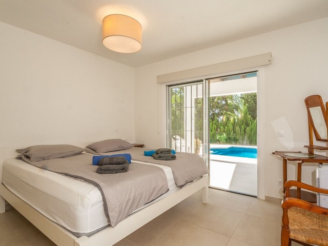 Villa con 5 Dormitorios  en Elviria