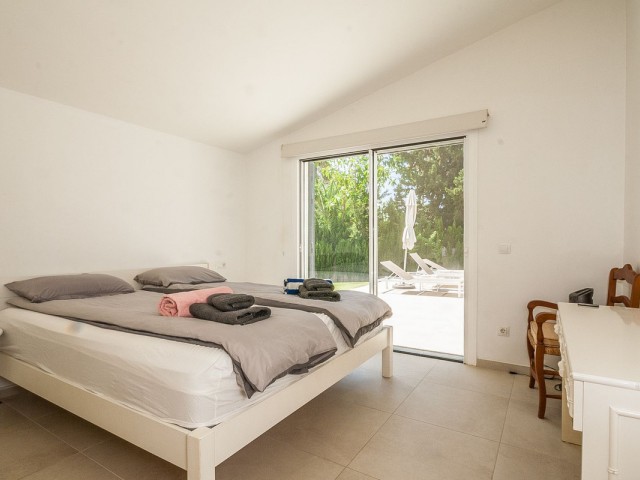 Villa con 5 Dormitorios  en Elviria