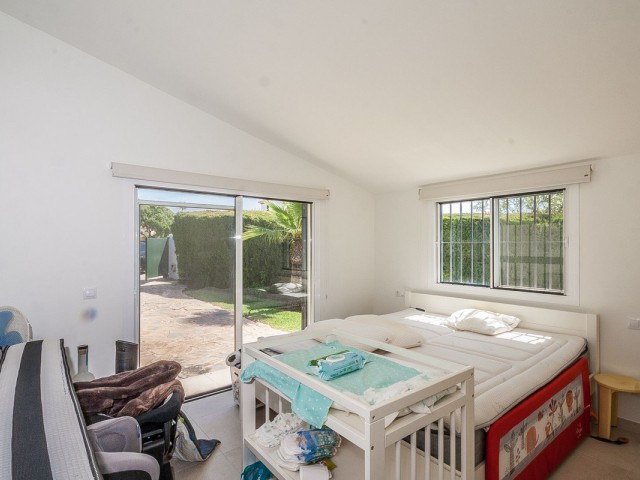 Villa con 5 Dormitorios  en Elviria