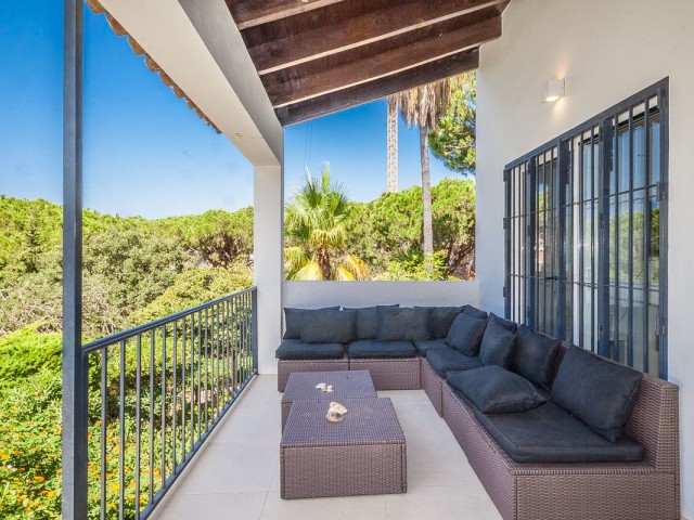 Villa con 5 Dormitorios  en Elviria