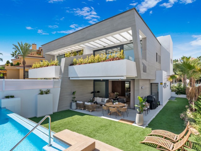 5 Makuuhuoneen Rivitalo Puerto Banús