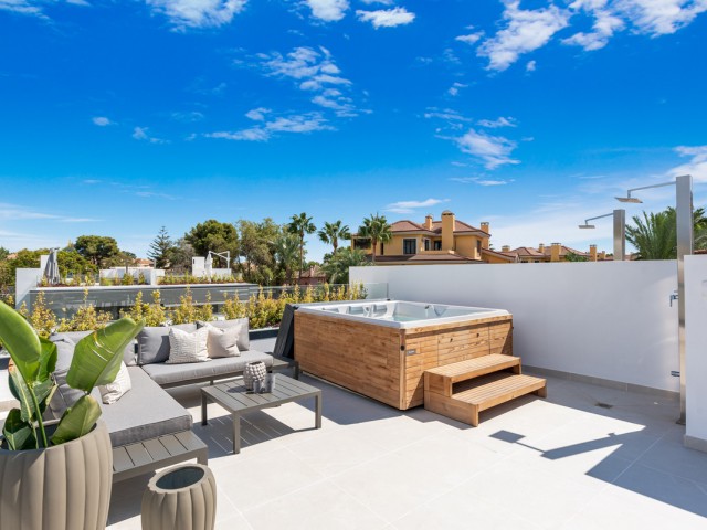 5 Makuuhuoneen Rivitalo Puerto Banús