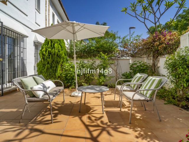 2 Bedrooms Apartment in Nueva Andalucía