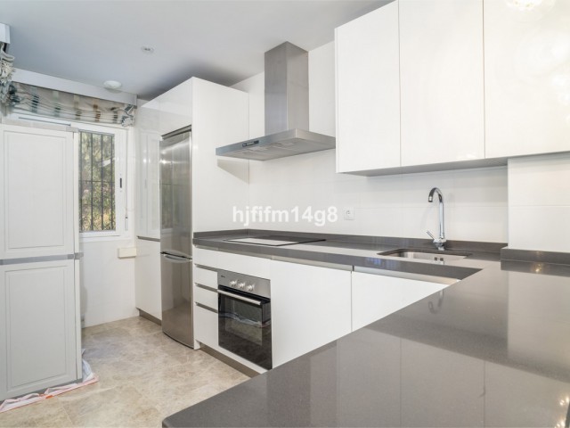 2 Bedrooms Apartment in Nueva Andalucía