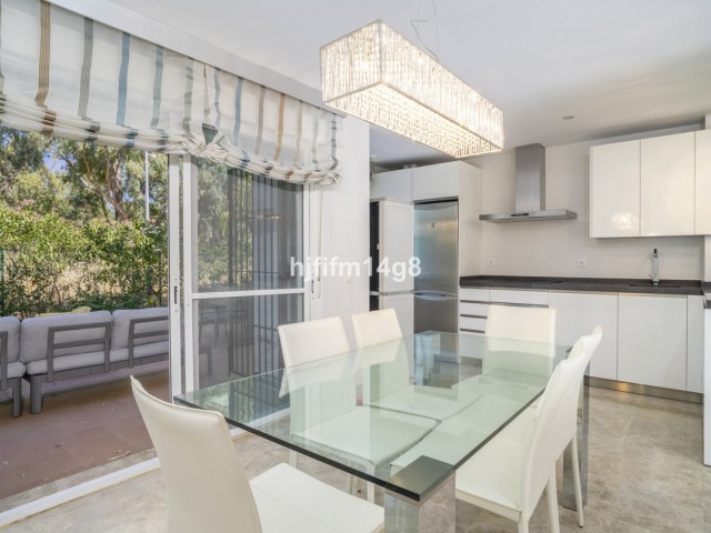 2 Bedrooms Apartment in Nueva Andalucía