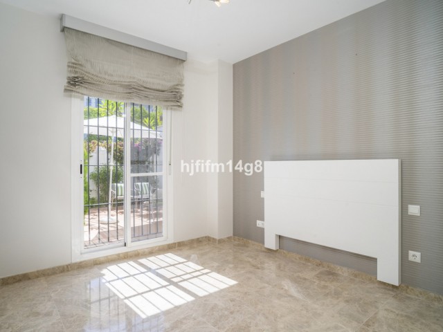 2 Bedrooms Apartment in Nueva Andalucía