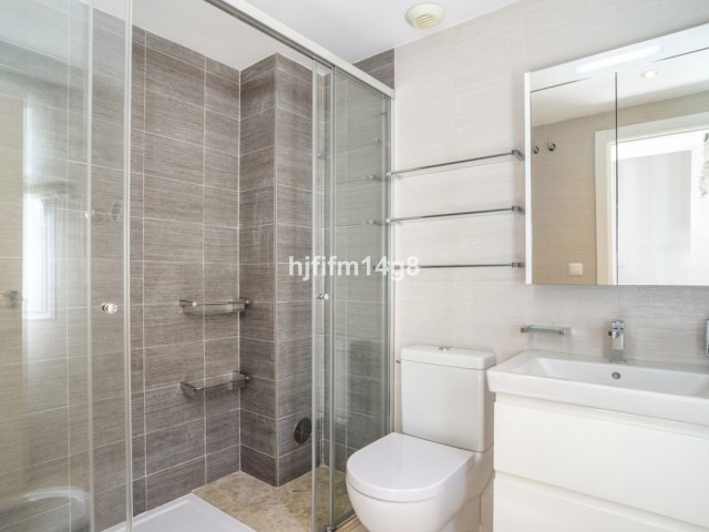 2 Bedrooms Apartment in Nueva Andalucía